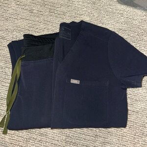 Figs quiet navy size XS